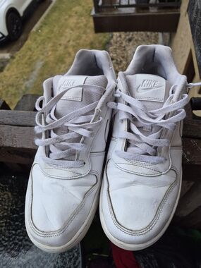 Nike Men's White Low-Top Sneakers